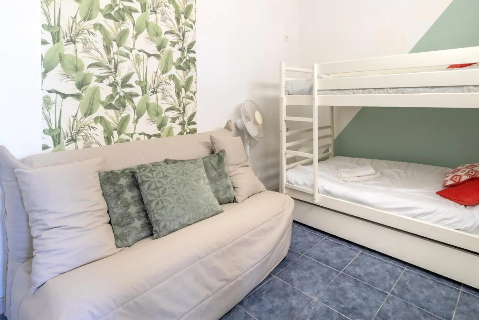 FENER DE BAIX 781 bonito apartamento en primera línea de mar Girona Espanha